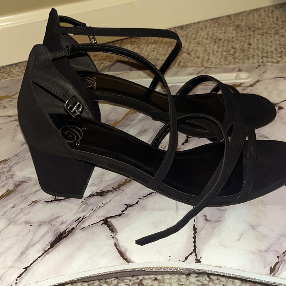 Black heels size 8 with a cross strap still in good condition.